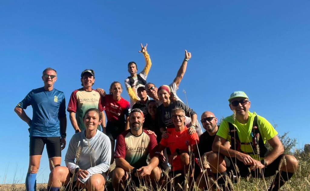 Gli Amici di Marco con altri trailer in posa per una foto